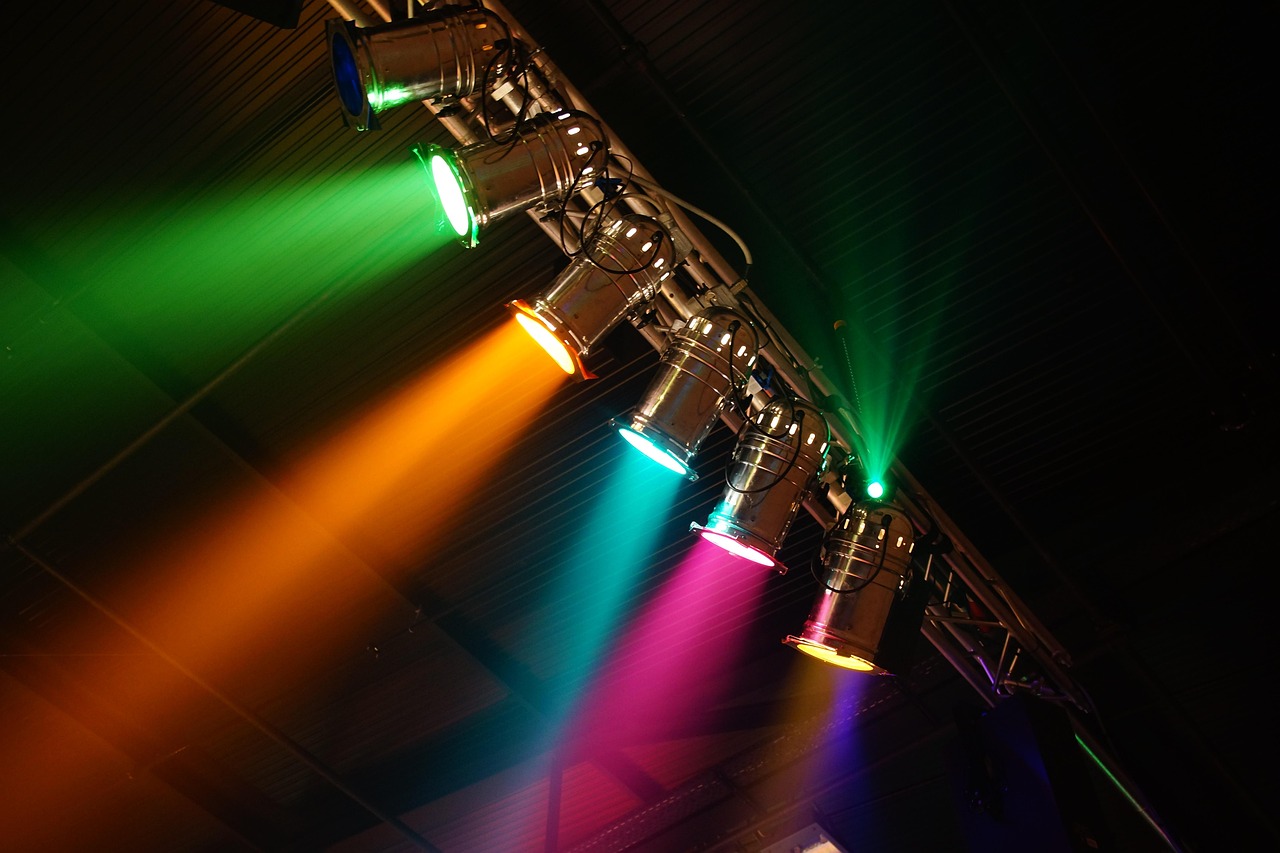 Luces de colores brillantes