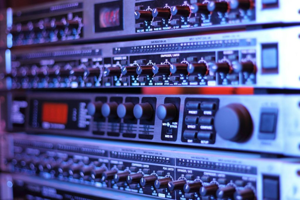 Equipos de audio en panel
